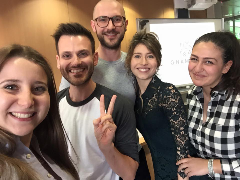 NaoStern's tweet photo. Ci sono gli @gnambox al @mastermedia24 ed è subito selfie party! ;) #GnamBoxMaster https://t.co/yLNysXaKbA