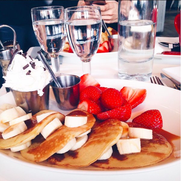 #Regram Merci @clara_astori pour cette jolie photo prise à Lyon, pleine de gourmandise !!! 🍓