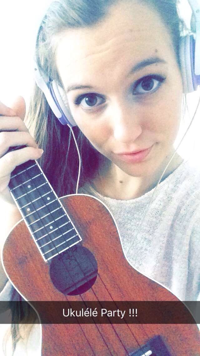 Gaellemusic's tweet photo. #ukulélé https://t.co/DVIOx3zdvs