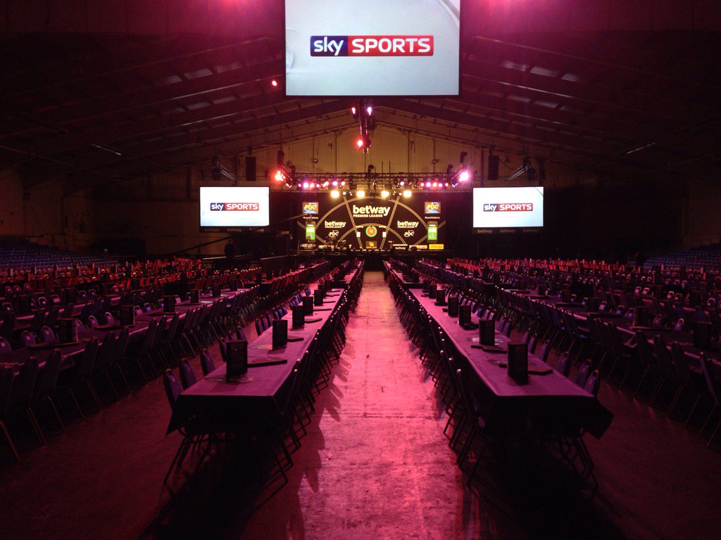sandfordorchard's tweet photo. Getting set up for the PDC darts tonight at Westpoint! #properdevon arrows! https://t.co/bVWd7EdZmW