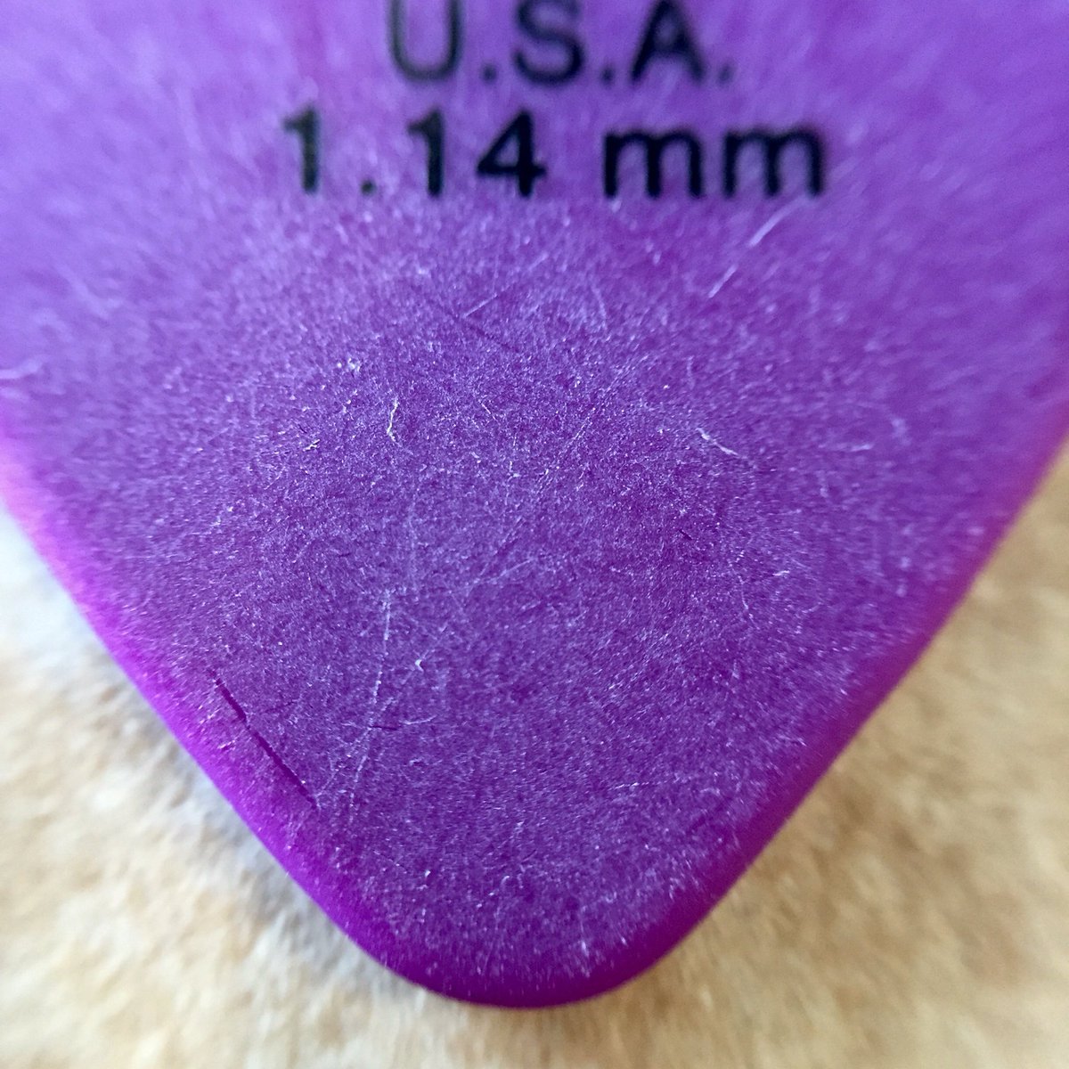 StuffUpClose's tweet photo. Dunlop Tortex guitar pick @jimdunlopusa https://t.co/5YjKdCOSTg