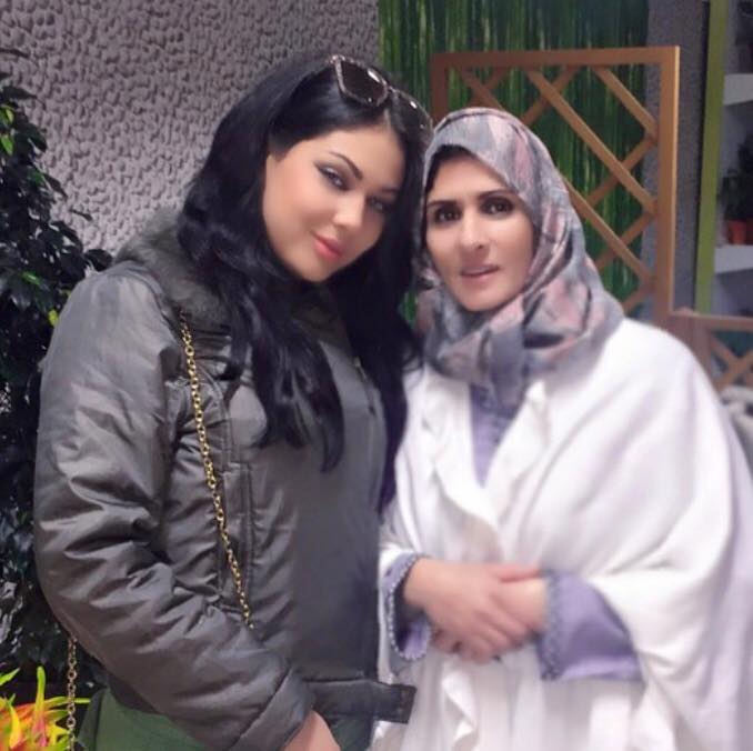 na3mamag's tweet photo. احدث صور الفنانة #ابتسام_تسكت مع والدتها كم تستحق من جيم ؟؟ https://t.co/wulYKIx5IH