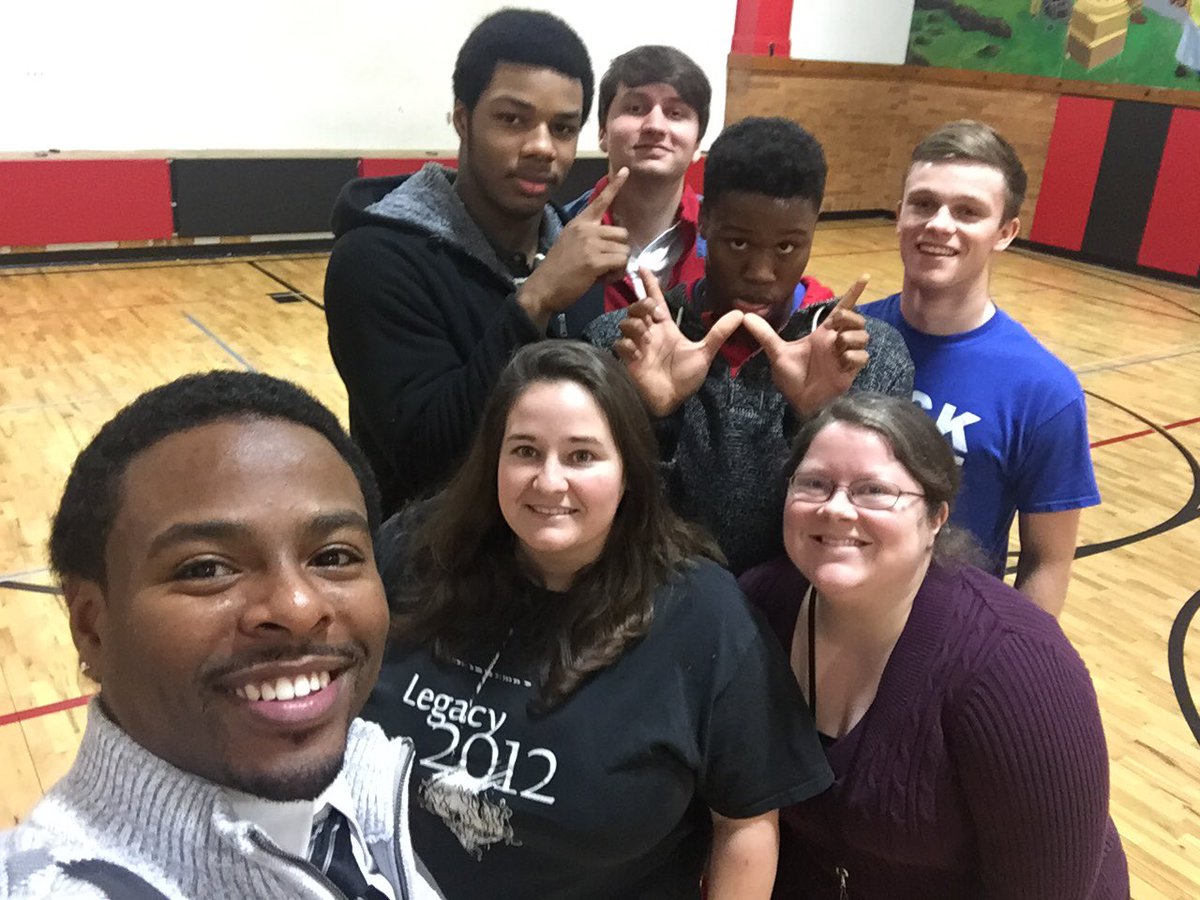 CenterCityFCA's tweet photo. Uniting our city for the Gospel of Christ! #RockHurstSeniors #CityUnionMission #FCACenterCity https://t.co/q7Un89HnRm
