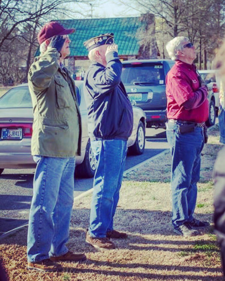 hannikins27's tweet photo. Honoring Vets in Cleveland this past weekend at Camo run! Thanks to all who came out and supported. #CamoRun #LeeSVA https://t.co/0KznQOlGFu