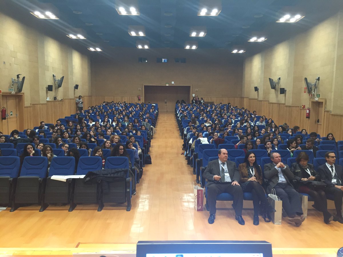 JoseMLAlemany's tweet photo. Impresionante vista del auditorio del #ICEFAS de la #asefaa #estudiantes de #farmacia #subastas d #medicamentos https://t.co/JqIkFJP6Mc
