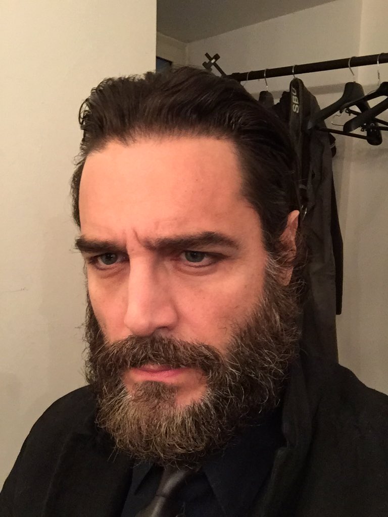 Euripide. Medea. Giasone. Fino a domenica 6 a Scandicci, l'8 e il 9 al Sociale di Como.