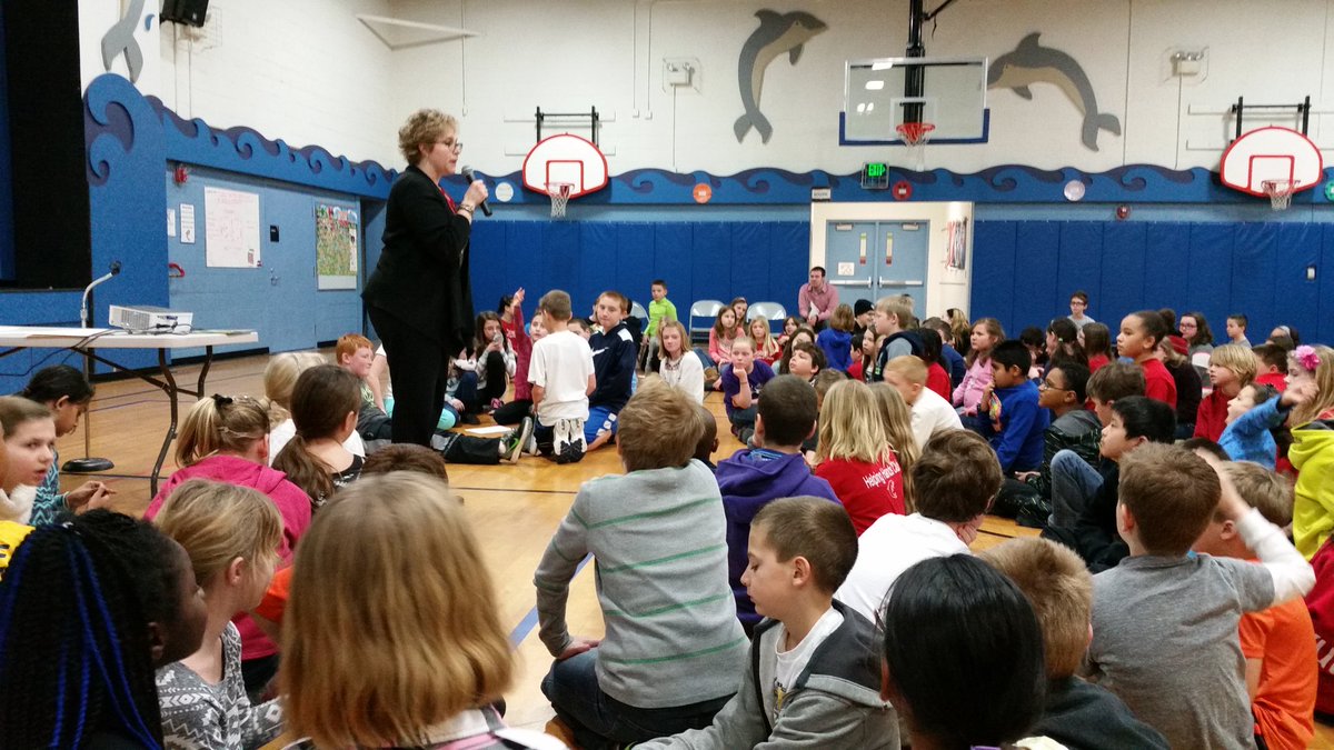 lpweakland's tweet image. 4th and 5th graders learning about empathy today from @KrisYankee! #TakingCareThurs @Hi5ForCharacter