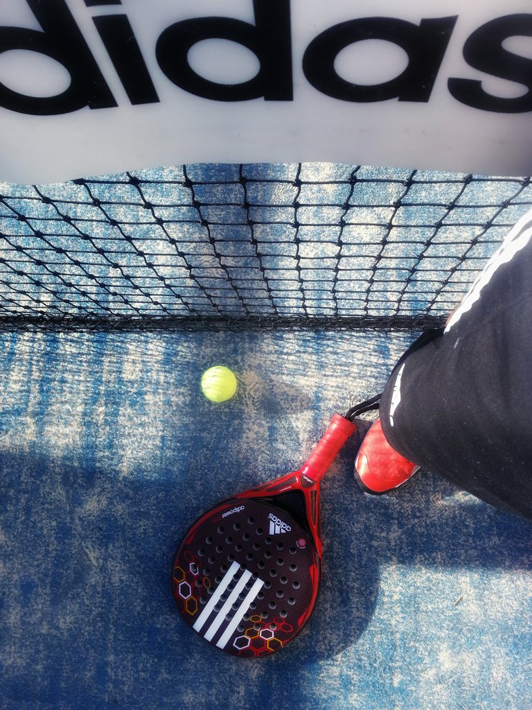 GBallesterosG's tweet photo. Tarde impresionante para la práctica deportiva.
Vamos con las clases de #padel con @adidas_padel 
#adipowerctrl https://t.co/t7YCw28IfV