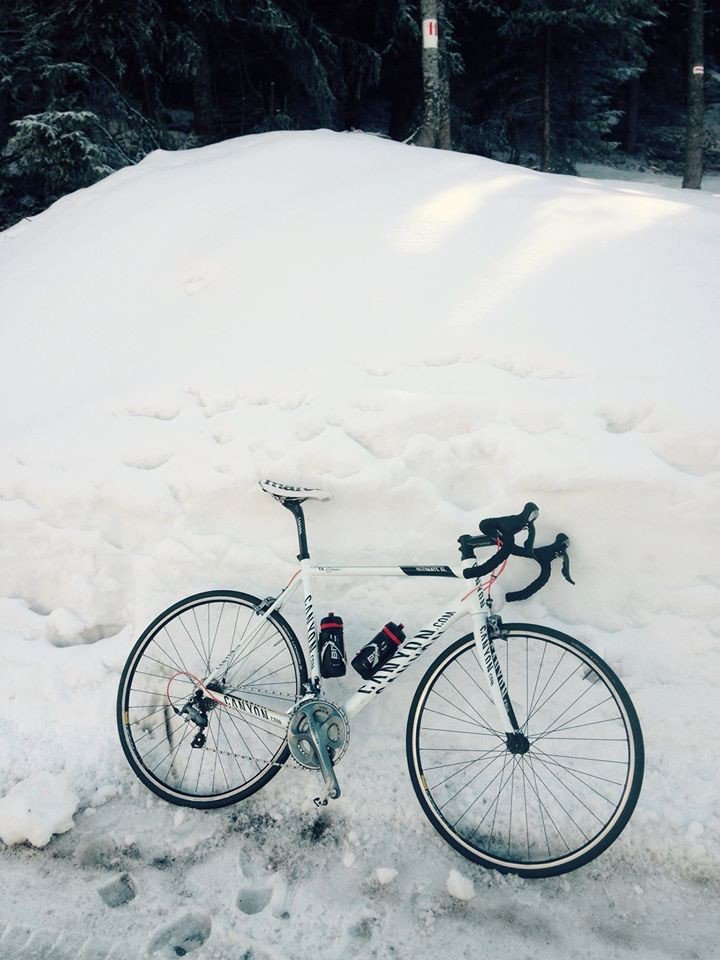 Alpcyclescom's tweet photo. #SnowsBack.. @AussieLarry @7_Magpies @ilfalco1912 @danmoignard @Haute_Route @TubsCafe https://t.co/9zvevzCRAt