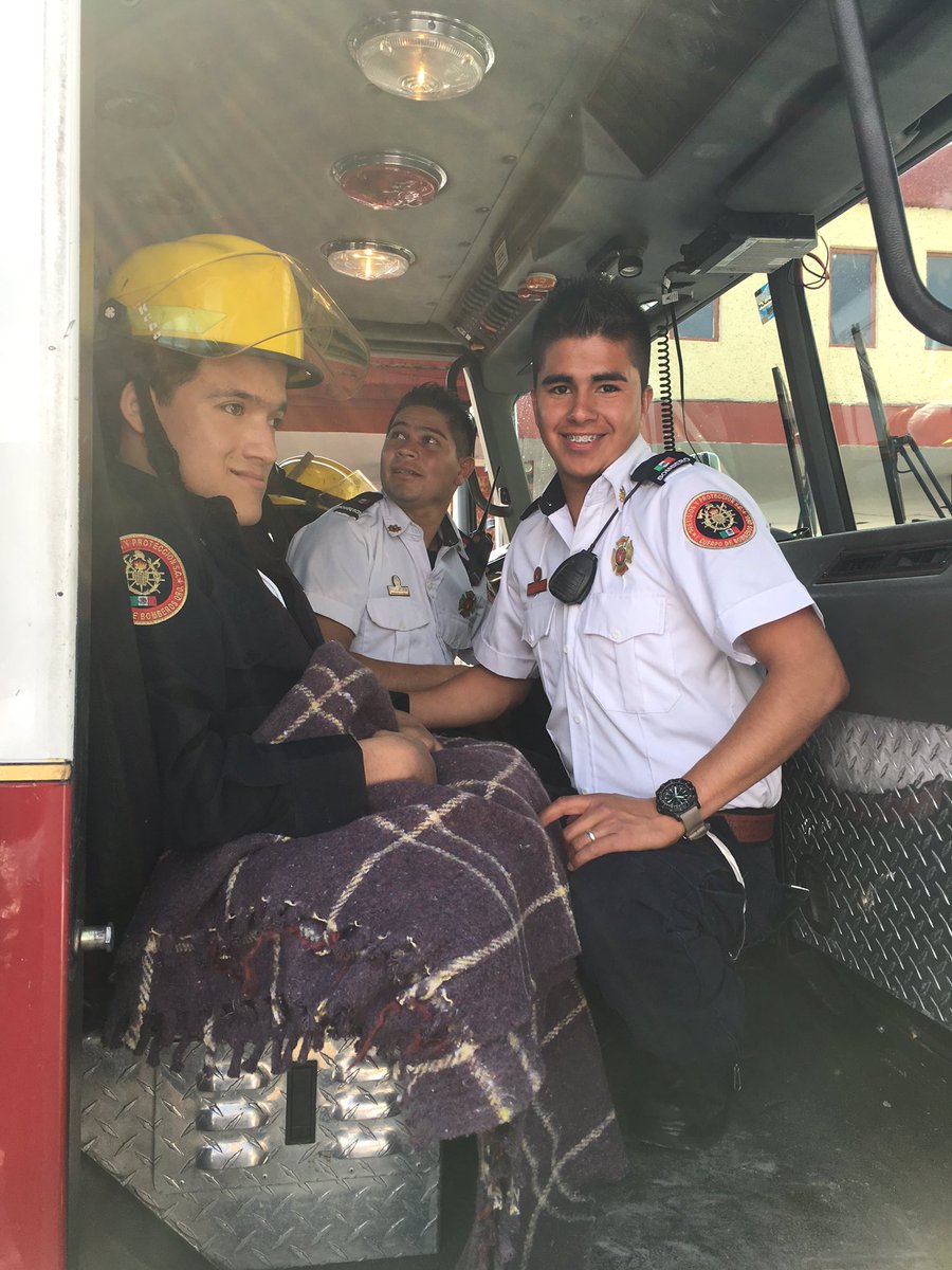 Nuevos Bomberos Honorarios Voluntarios en Queretaro! Saliendo a un servicio en la Unidad 15!