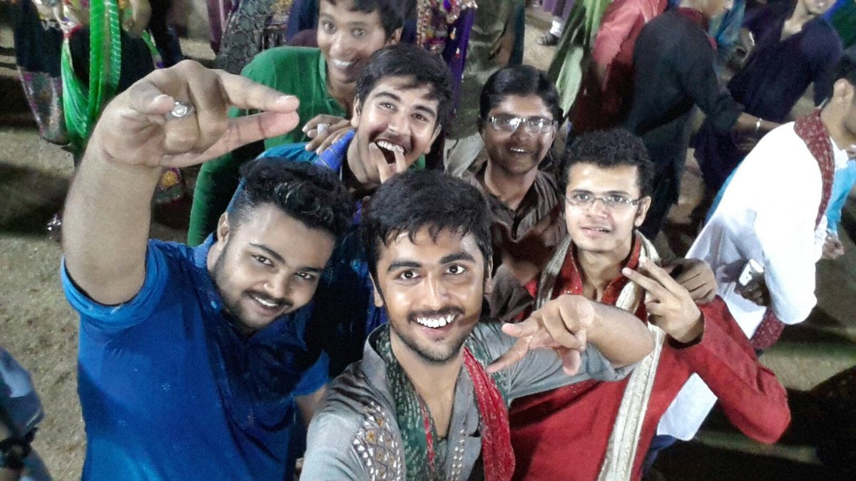 Creativee007's tweet photo. @SamsungMobileIN @MehakGhai23 @StylishByNature #GalaxyA2016 #FlauntWithFriends Frndzzz..!! https://t.co/RJlbWRQUhc