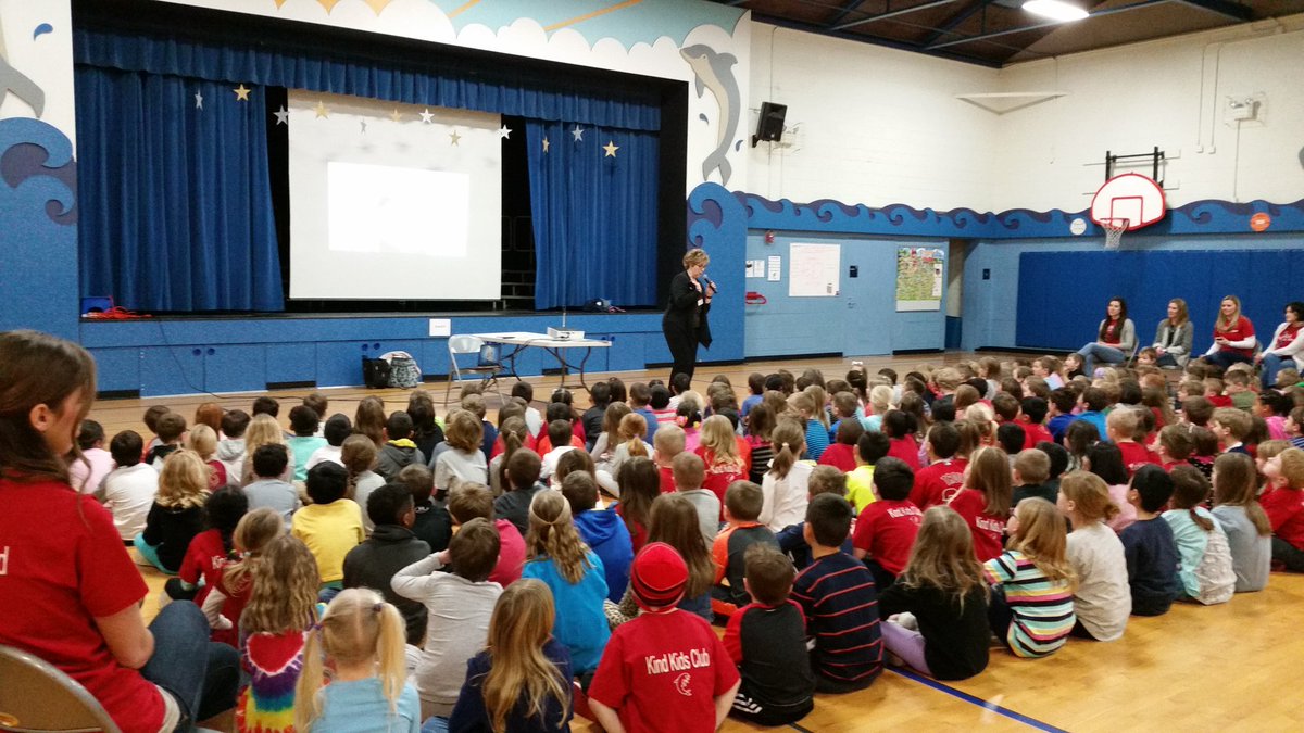 SLCSDolsen's tweet image. Kindergartens &amp;amp; 1st graders learning about confidence today from @KrisYankee! #TakingCareThurs @Hi5ForCharacter