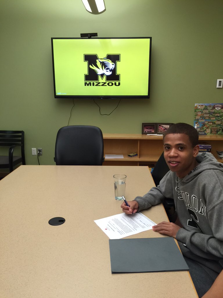 Tom Clark tweet media