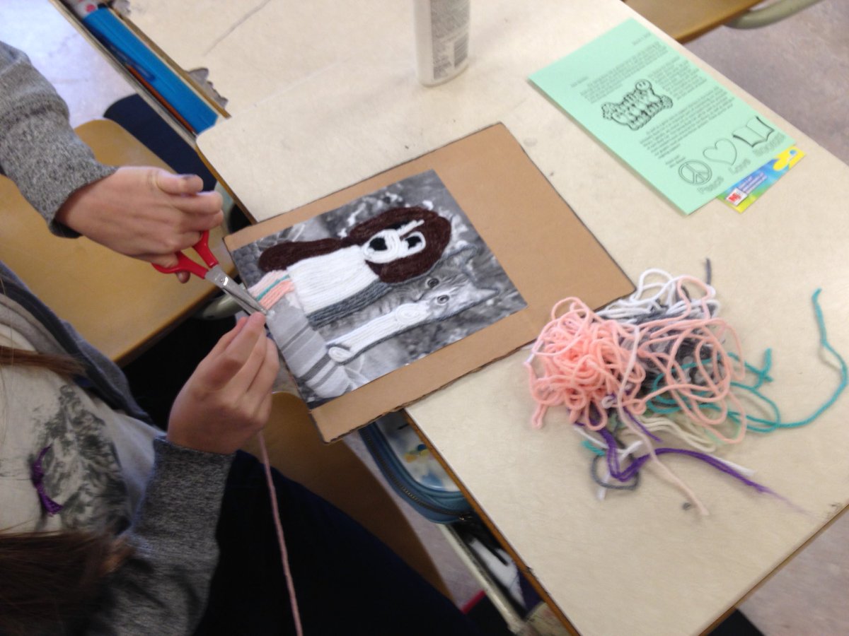BansleysClass's tweet photo. Mr Bansley's room exploring and creating Huichol yarn paintings. #visualartprojects. https://t.co/IM4nPfb9qH