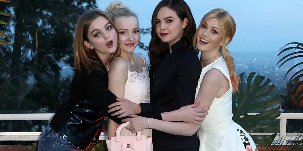 justjaredjr's tweet photo. Glam Girl's night out! @BaileeMadison @Kat_McNamara @DoveCameron @kerrisdorsey https://t.co/s8FzjDvHkX https://t.co/MfWQ7H48Ua