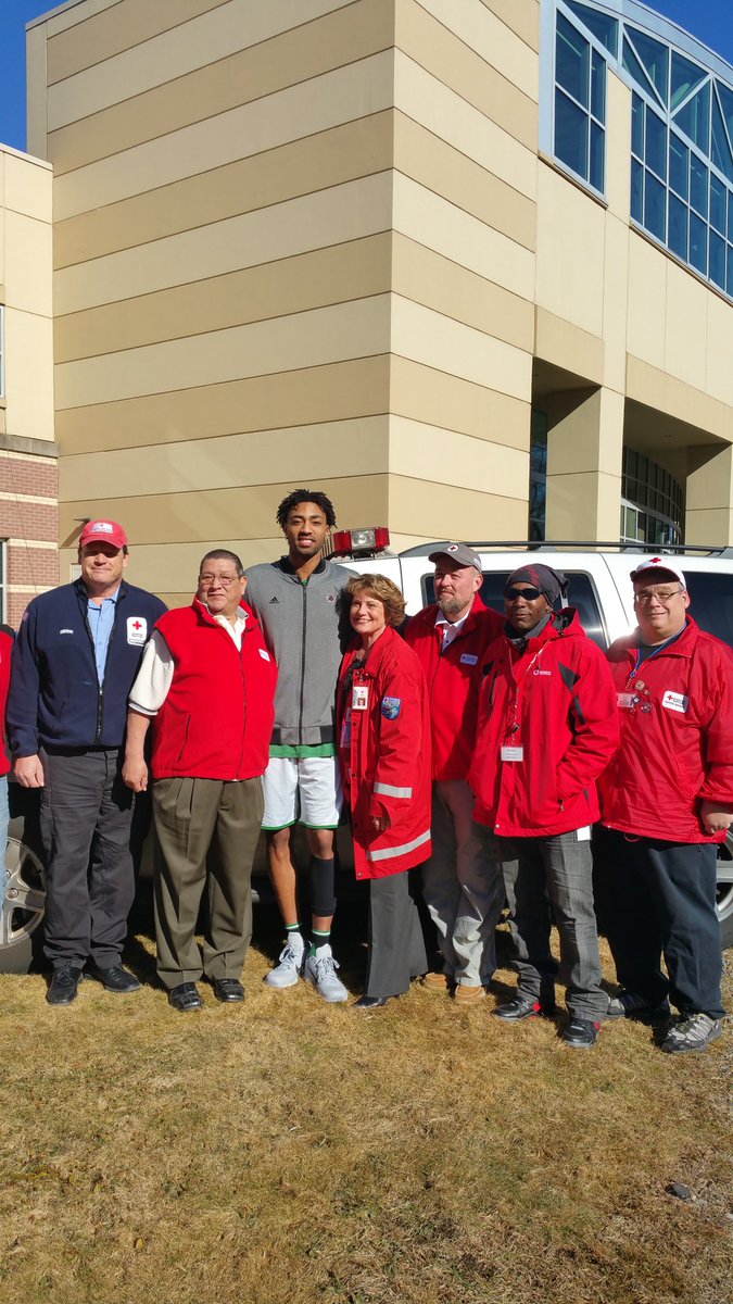 RedCrossMA's tweet photo. Representing the MA Red Cross today, doing a PSA with James Young and the Celtics. https://t.co/RqBZqvm2eE