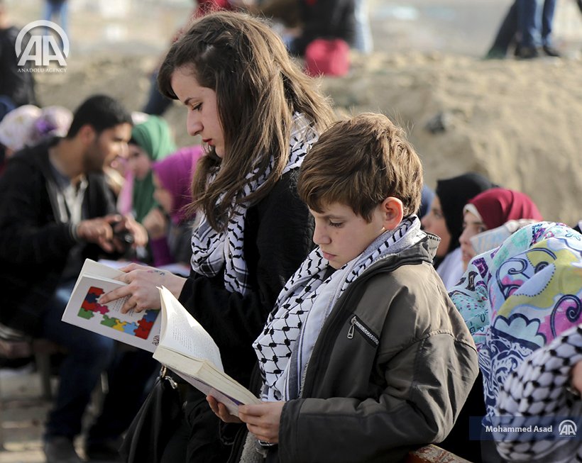 anadoluimages's tweet photo. #Palestinian #children read #books on a #protest called '#GazaRead' against #Israeli Authority's #violations #Gaza https://t.co/KRxjkCbJPT