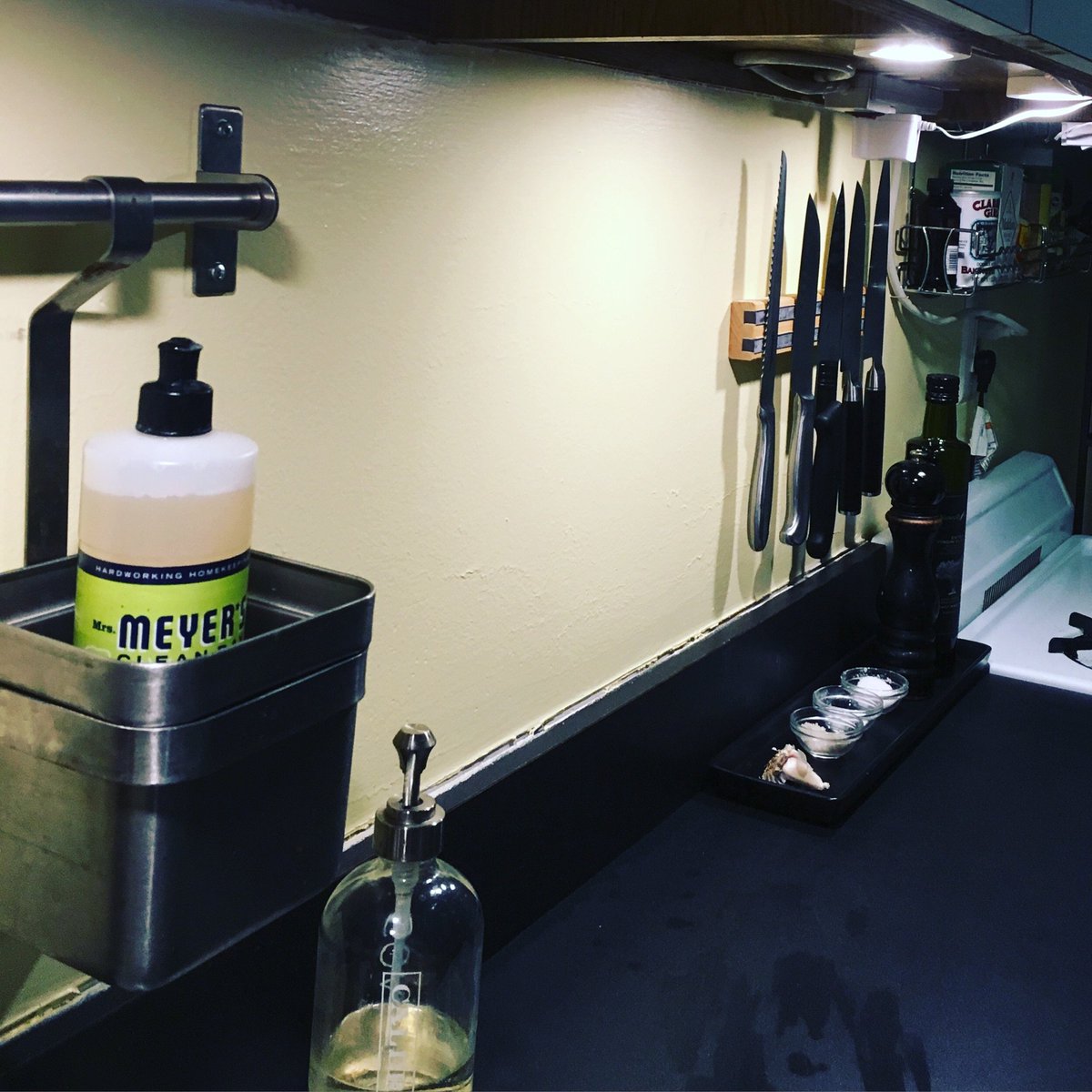 MLC44's tweet photo. A little home improvement today...  Under-cabinet lighting in my kitchen. #DIY #homeimprovement #lettherebelight https://t.co/eoP383sxIX