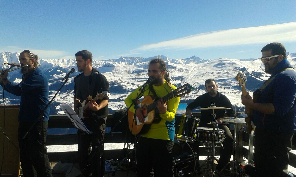 ❂RUMBAOS❂ Os dejamos un recuerdo del tour por #brigels. Todo un lujo tocar con ese público y esas vistas!!