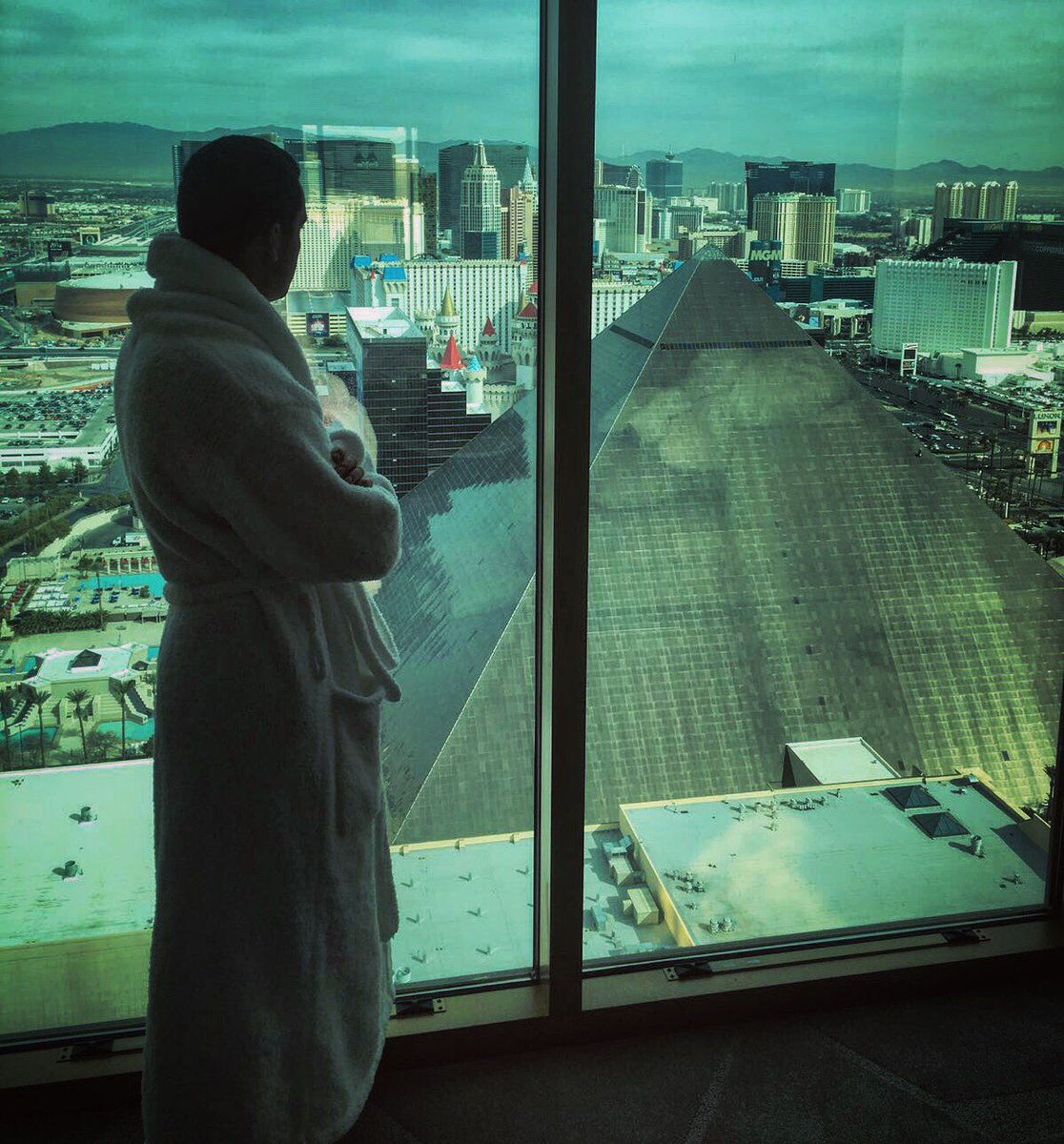 SebasArango's tweet photo. Aquí comienzan mis 22 #LasVegas
Buenos días!!🕴🏙 https://t.co/Fv7qdN9dXp