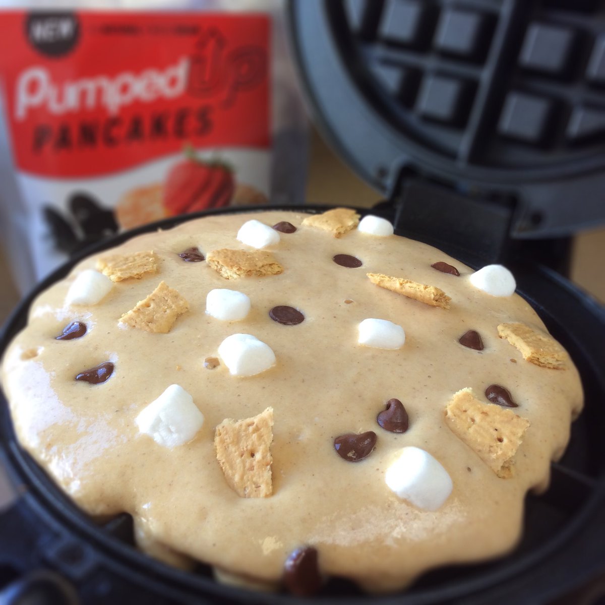 PumpedUpPancake's tweet photo. #tbt to the time we made and devoured these s'mores waffles. 20g of protein, no campfire necessary... #cleantreats https://t.co/ZskokFNZSK