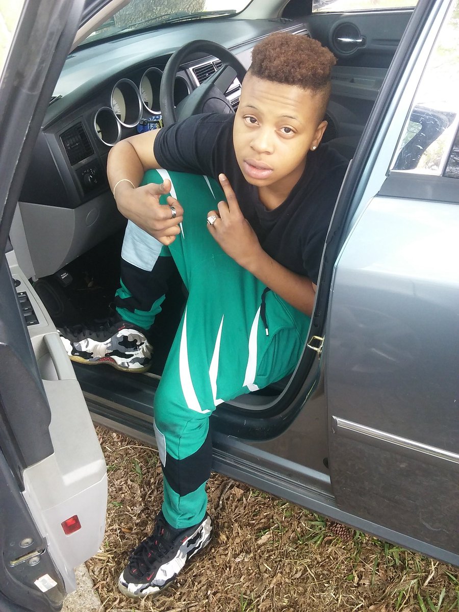 TheRealEzy_J's tweet photo. #SnoGang #iblast #RMBG #DaMaaab #YungPimpzEnt https://t.co/oKMmeydfWW