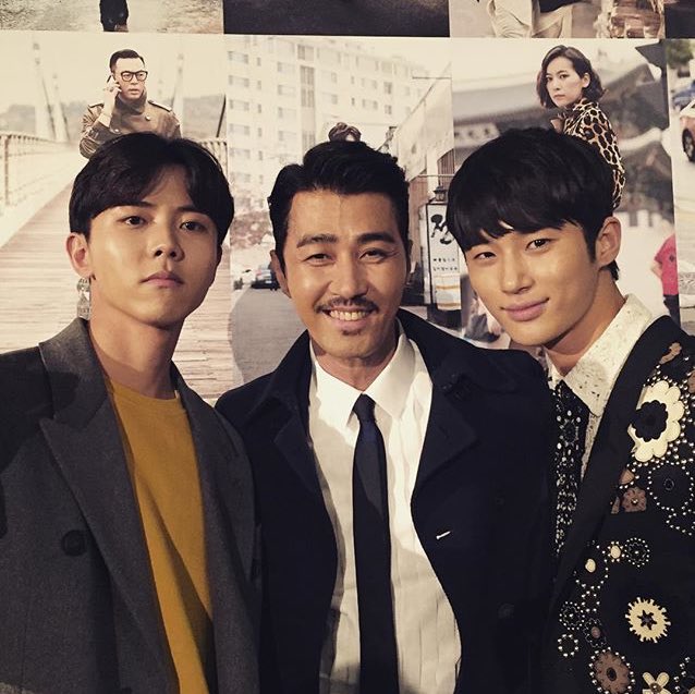 chaseungwon70_b's tweet photo. 후배들과.. #아트오브더트렌치 #버버리서울플래그쉽 https://t.co/EpKzuLRRtR