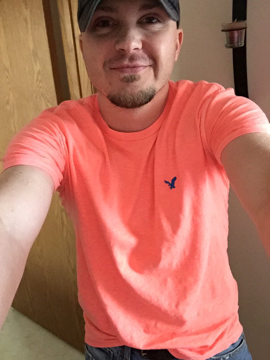 brianhogfan's tweet photo. Very rare i take a selfie. Here is my once a year thing maybe. https://t.co/gOrcFdKKpL