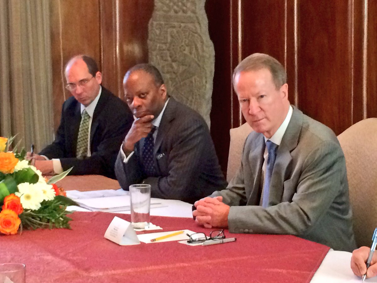 usembassyguate's tweet image. #EmbBrownfield @StateINL y #EmbRobinson se reunieron con el Presidente Morales para conversar temas bilaterales