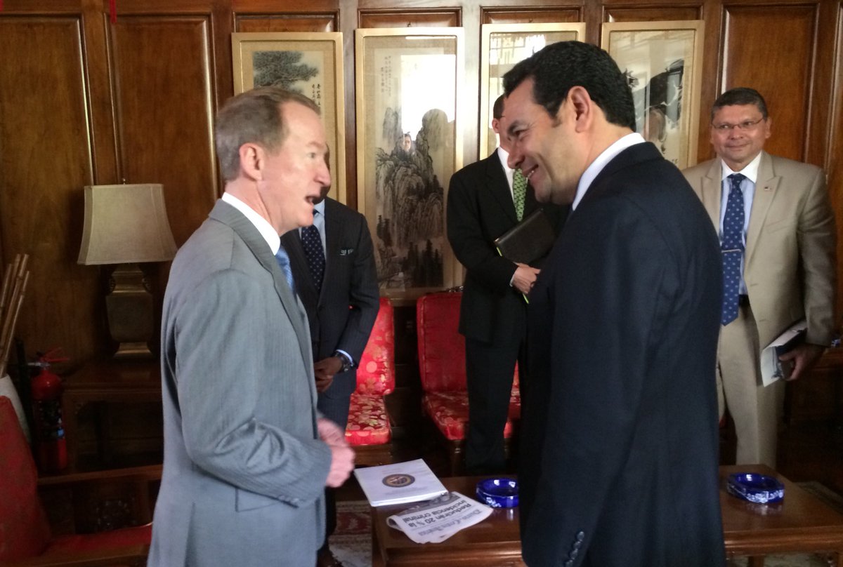 usembassyguate's tweet image. #EmbBrownfield @StateINL y #EmbRobinson se reunieron con el Presidente Morales para conversar temas bilaterales