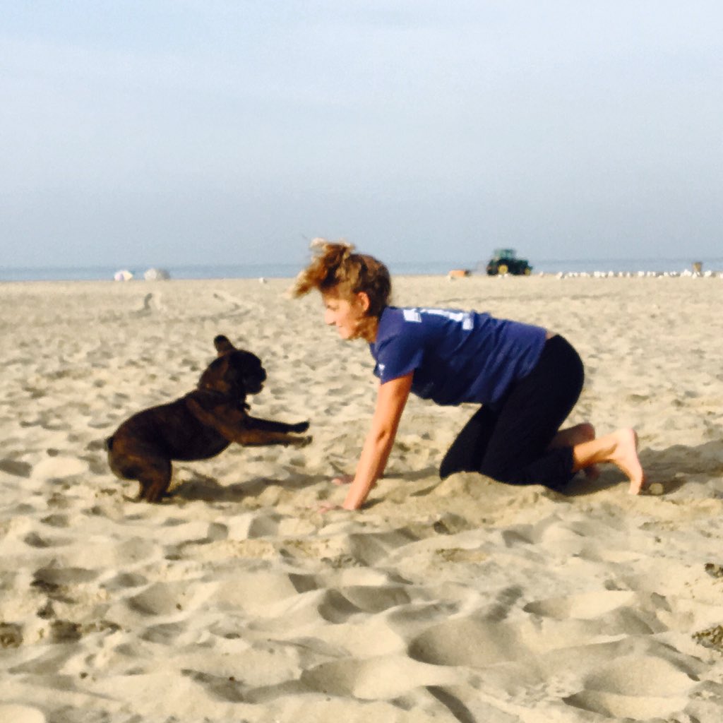 So_Kim's tweet photo. Sometimes you just need to get on all fours #huxleyhappy @jenncantdance https://t.co/p2zTLhtWcM