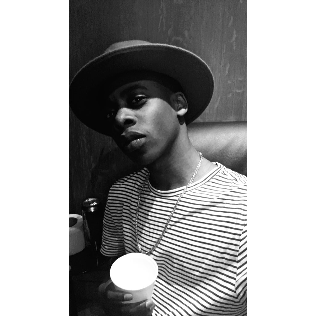 Infnityyoung's tweet photo. Somewhere on this feed has to be a vein celfiè😂 https://t.co/EEwoysbRjC