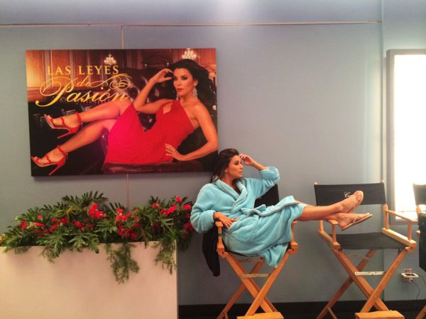 nbctelenovela's tweet photo. Life imitating art. #Telenovela https://t.co/879zBMWDG5