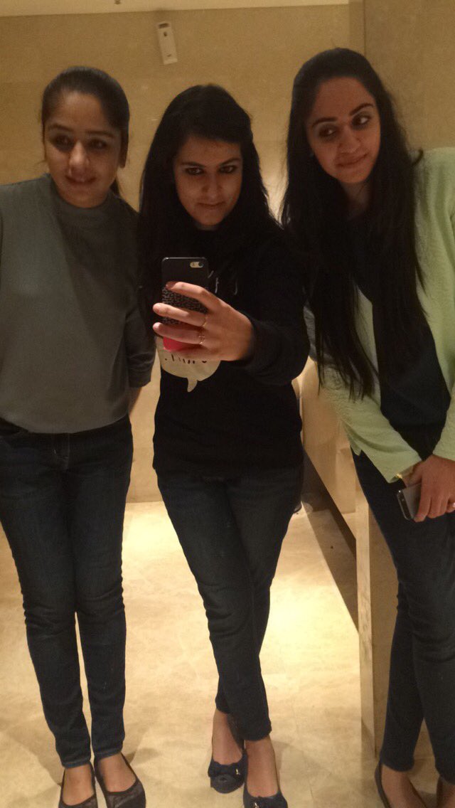 kashishsachde11's tweet photo. @MehakGhai23 @SamsungMobileIN #FlauntWithFriends #GalaxyA2016 https://t.co/YrGBqIzGR8