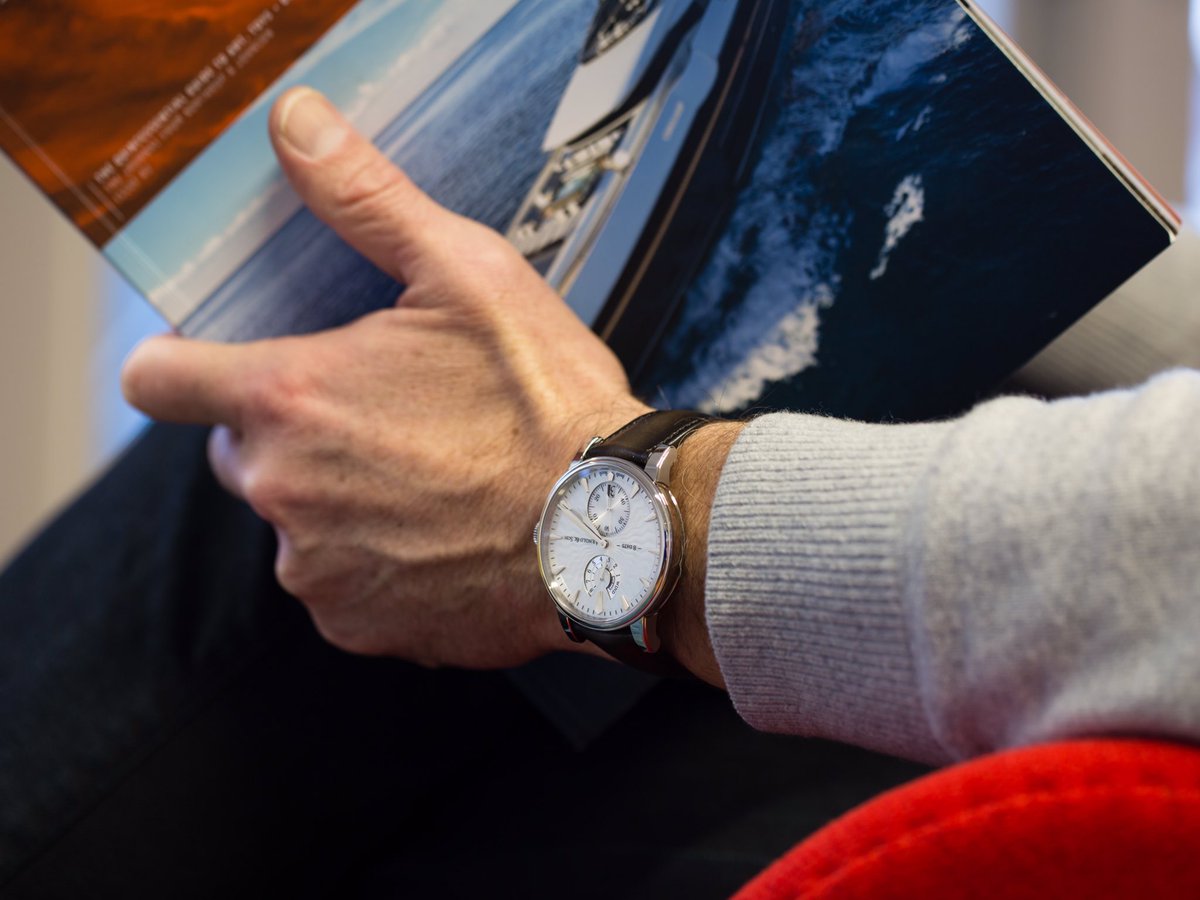 ArnoldandSon's tweet photo. With its 43mm case diameter, the Eight-Day Royal Navy is an easily wearable piece of precision chronometry. https://t.co/m61wNZ7LhZ