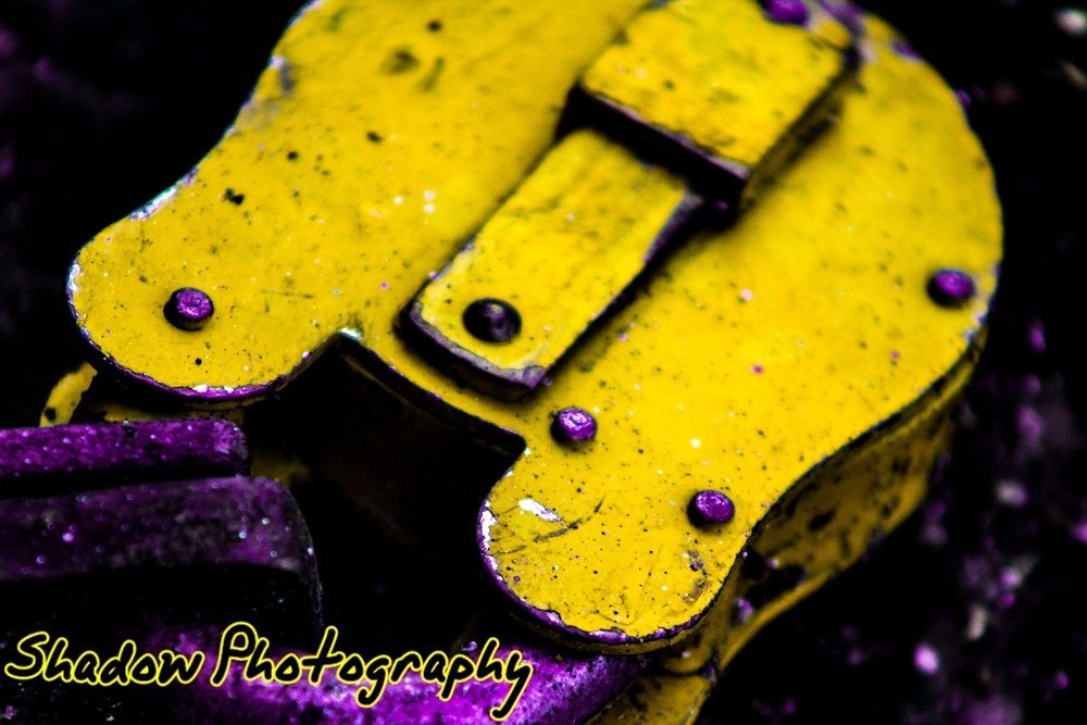ShadowPhotosLTD's tweet image. #padlock #lockkey #PAD #yellow #purple #macro #photography #macrophotography #macroshots
