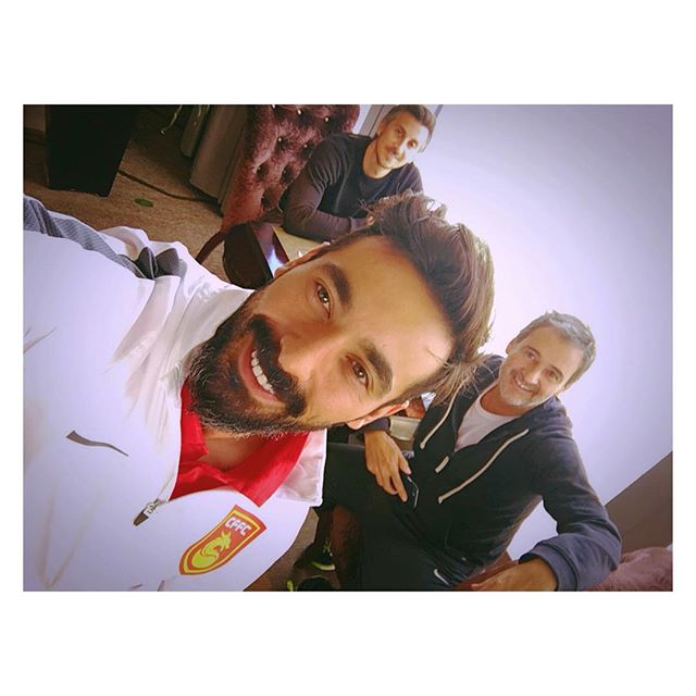 Argentina's tweet photo. [SELECCIONADOS] @PochoLavezzi  disfruta de sus primeros días en su nuevo club. https://t.co/dQq6vWM0D0