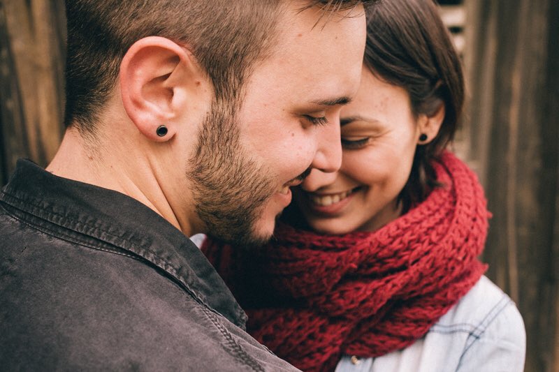 The best smiles are those of people in love. Believe us... #barcelonawedding #barcelonaengagement #bcn