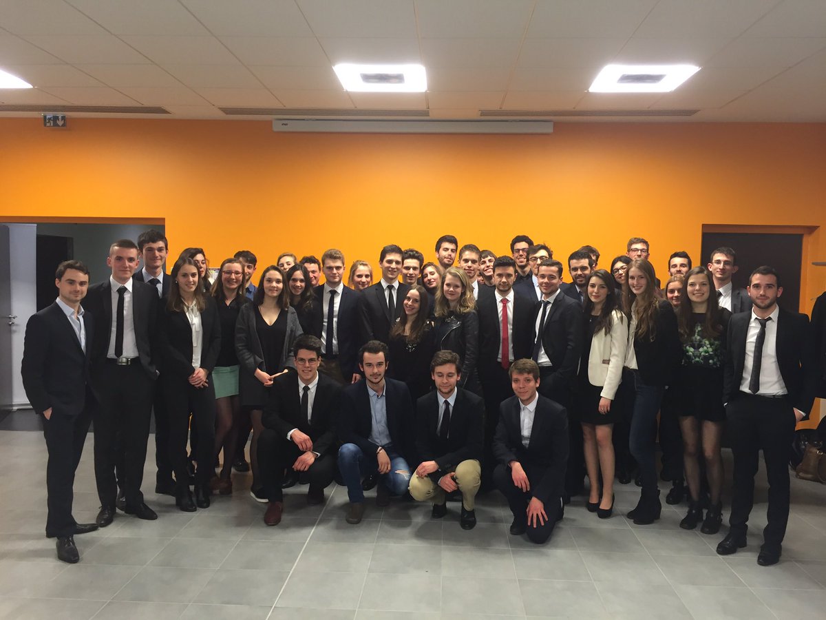 Et les membres de la #FAJE sont réunis à @Groupe_ESEO !