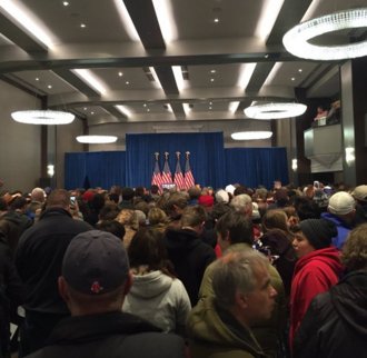 SaveUSASmallBiz's tweet photo. @MittRomney just told this Trump crowd in Maine to f-off.
#AlwaysTrump #ME4Trump #MakeAmericaGreatAgain https://t.co/rpb0PbIcdb