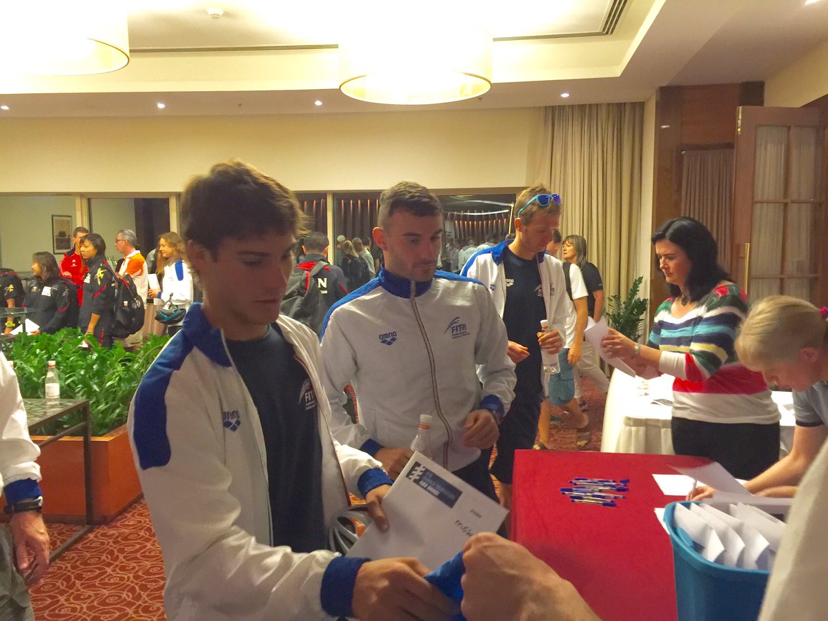 federtriathlon's tweet photo. WTS Abu Dhabi Ci siamo si comincia!Briefing ritiro pacco gara @alefabian1988 @davideuccio @AndreaSecchiero #DStateff https://t.co/rIKZ0qh6x3