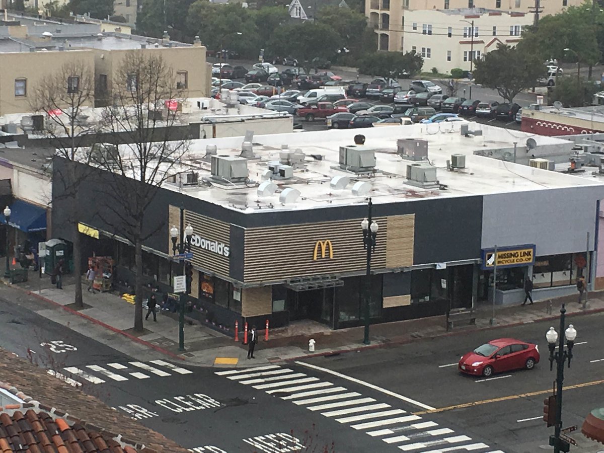 berkeleyside's tweet photo. Another shot of @dwntwnberkeley @McDonalds which has grand re-opening/ribbon-cutting today 4pm. #BerkeleyChamber https://t.co/fcPB1L0wVv