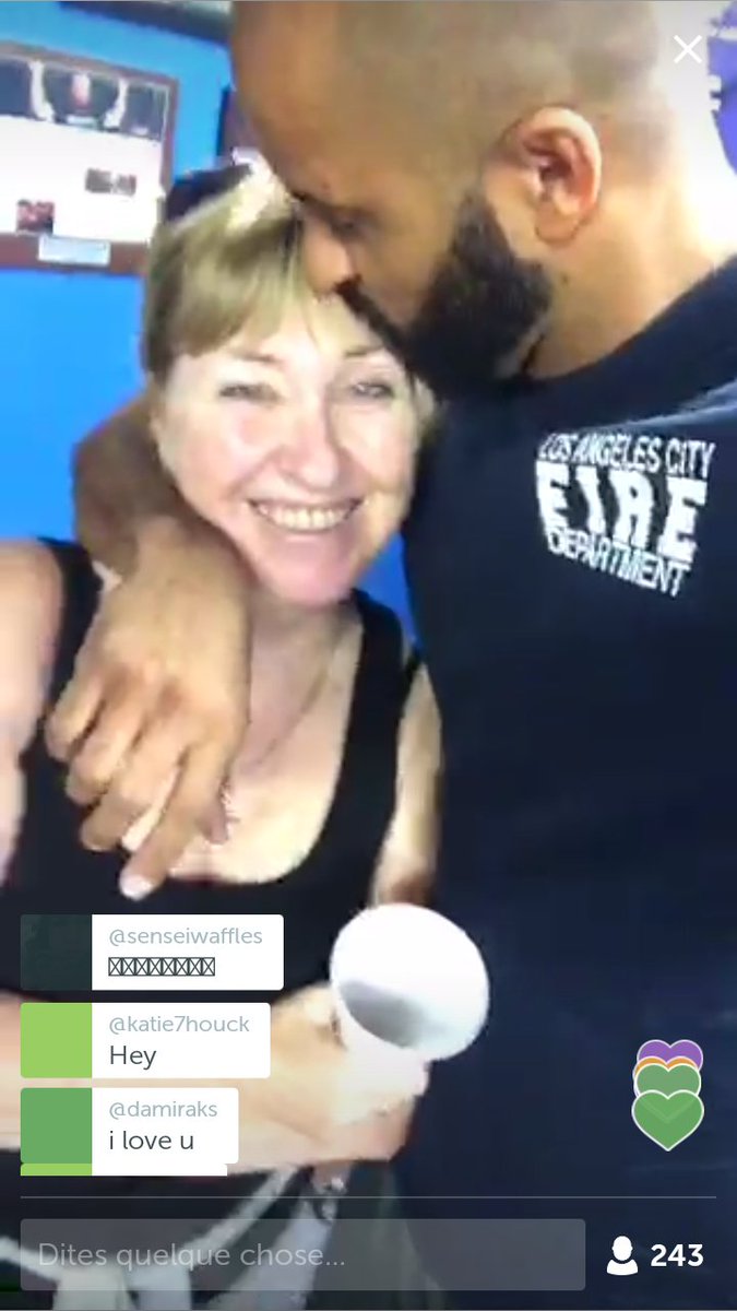 WhittleFrance's tweet photo. #PHOTO Ricky sur périscope avec sa maman à l'instant. https://t.co/8G86R7wKRK