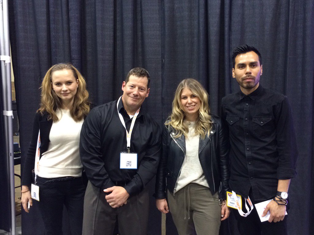 mywebstage's tweet photo. Chris Corman @mywebstage with the Roots team @dx3canada. https://t.co/jPqaey5CUH