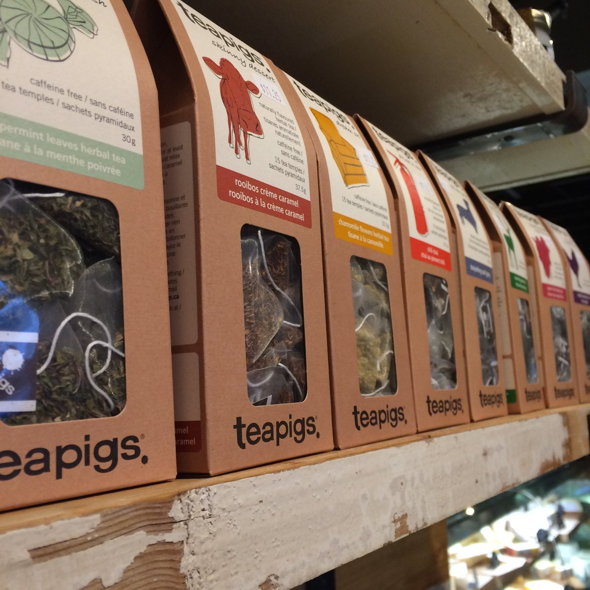 TasteMarketeria's tweet photo. These @teapigsCA are addicting. My favourite is the peppermint, but you’ll love them all! #looseleaf #tea https://t.co/AU8W8qC3u8