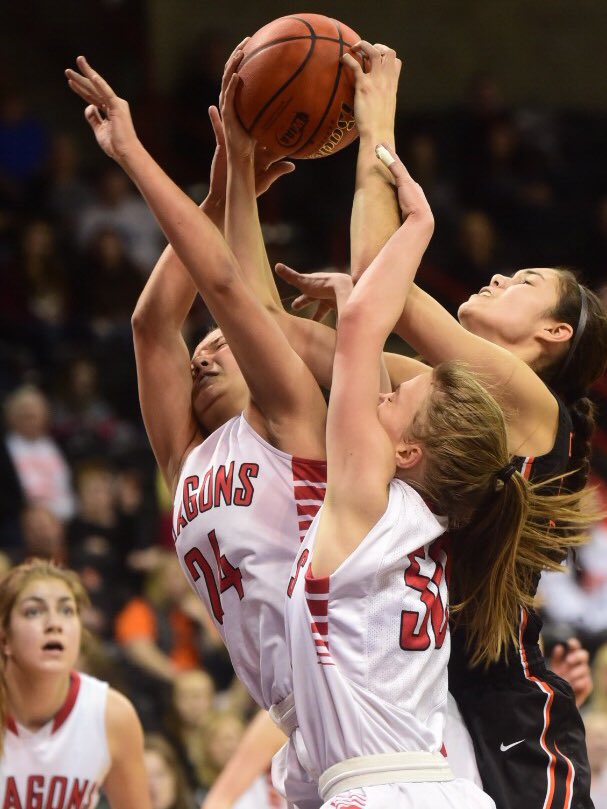 pete_caster's tweet photo. Napavine 23, St. George's 11 at half. Here's some photos. #state2B https://t.co/omBaAxhe3I