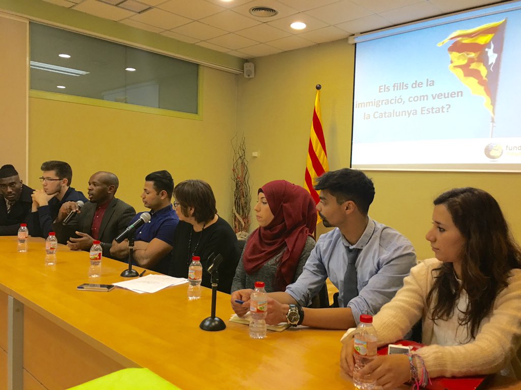 angelcolom's tweet photo. 'Els fills d la #immigració, com veuen la #Catalunya Estat' #ara a @NousCatalans. Volen participar en fer #noupaís! https://t.co/lxOxxIP4AF