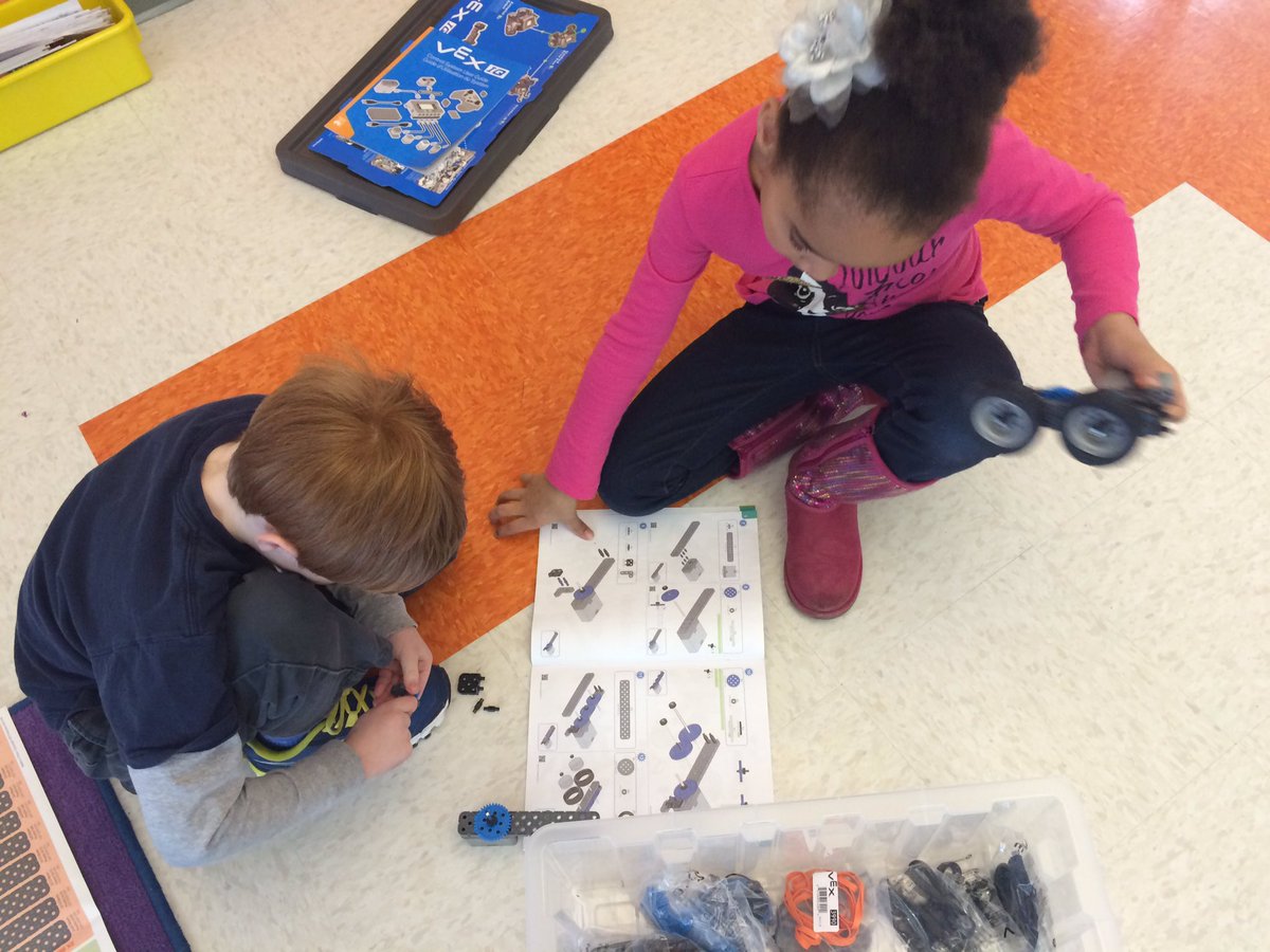 syracuselatin's tweet photo. Young engineers working on their robots! #makinggreathappen #vexrobotics @khunte15 @MrsBurdenSL @syracuselatin https://t.co/QbXeXXo25t