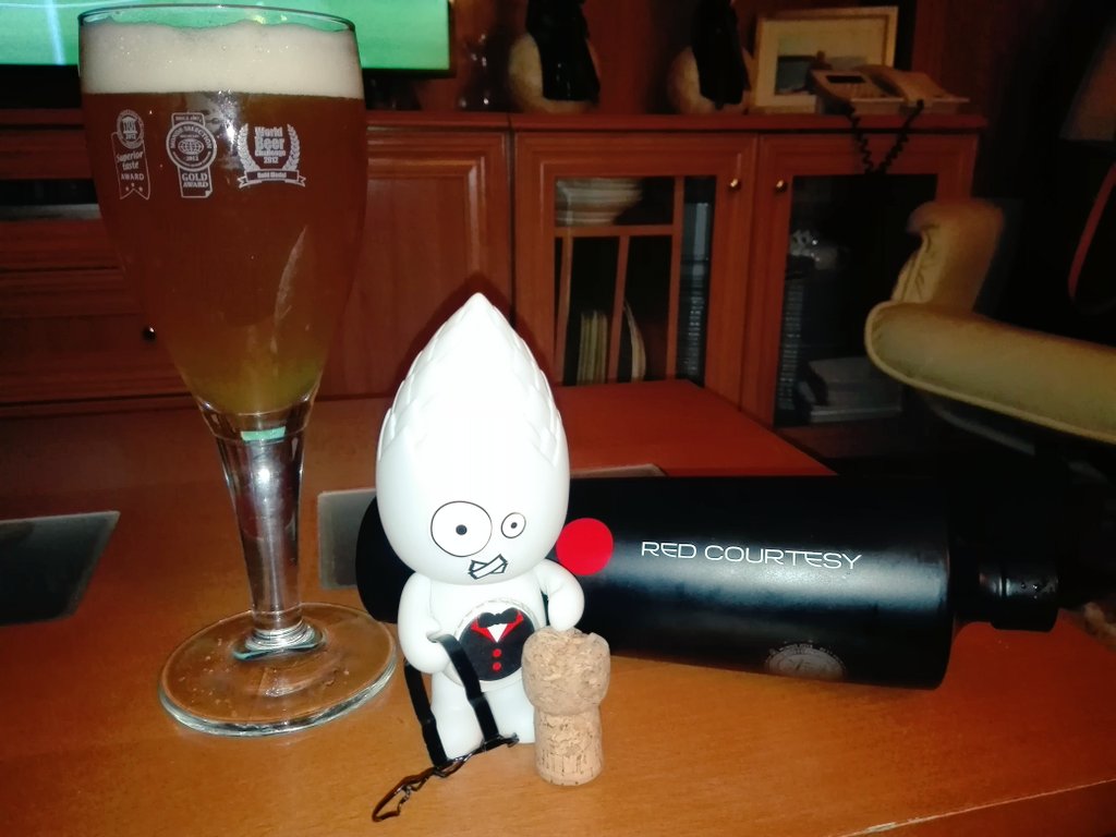 rincondlabirra's tweet image. Hoy probando una #CERVEZA un poco especial @RedCourtesy cerveza con un sabor distintivo a citricos y especiado.