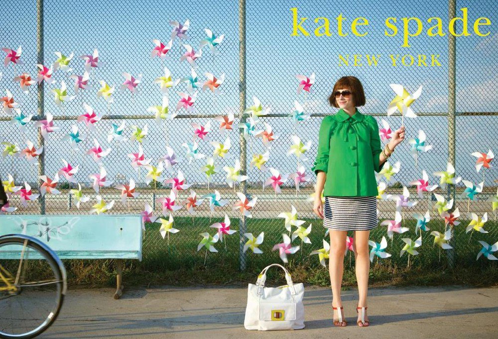 TheLuxonomist's tweet photo. Kate Spade en el reino de los cielos. Lo vende TODO! https://t.co/f2H4kwjZ9u
#clickandbuy #analisis #lujo #compras https://t.co/7ggQxfiJKu